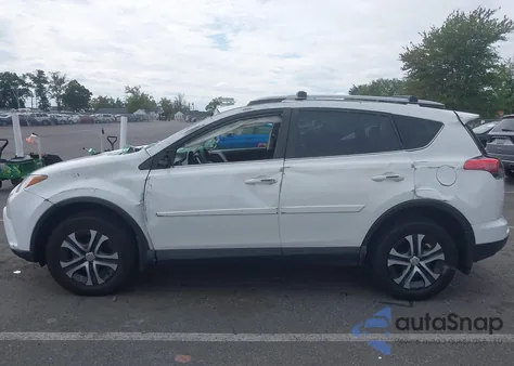 2018 Toyota Rav4 Le z USA, uszkodzony, nr VIN JTMBFREV3JJ738628